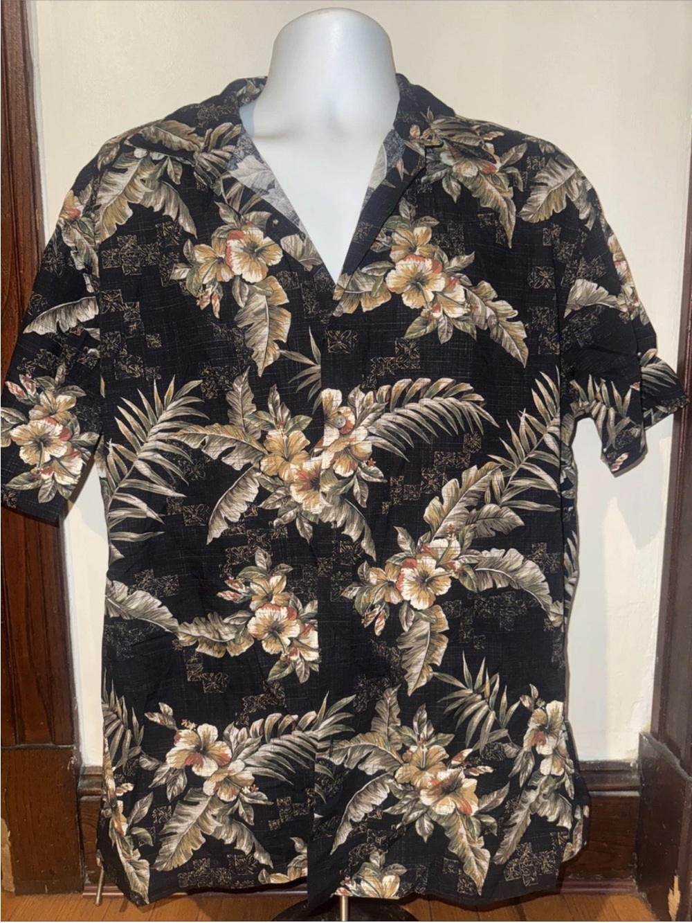 Men's Black Floral Short-Sleeve Camp Collar Button-Down Shirt
